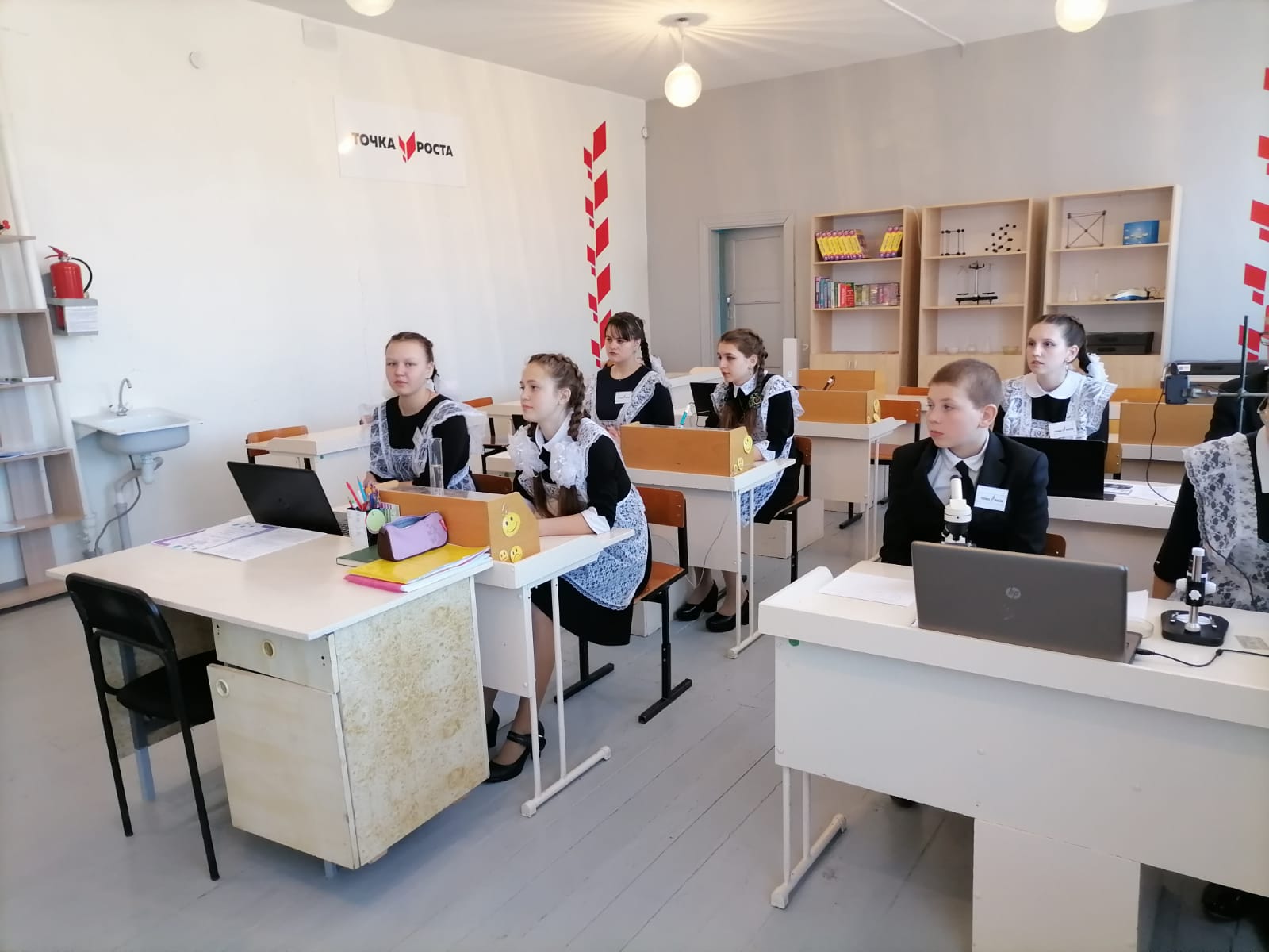 День открытых дверей в центре Точка роста. Открытый урок по ДОП &amp;quot;Самое необычное вещество в мире&amp;quot;.