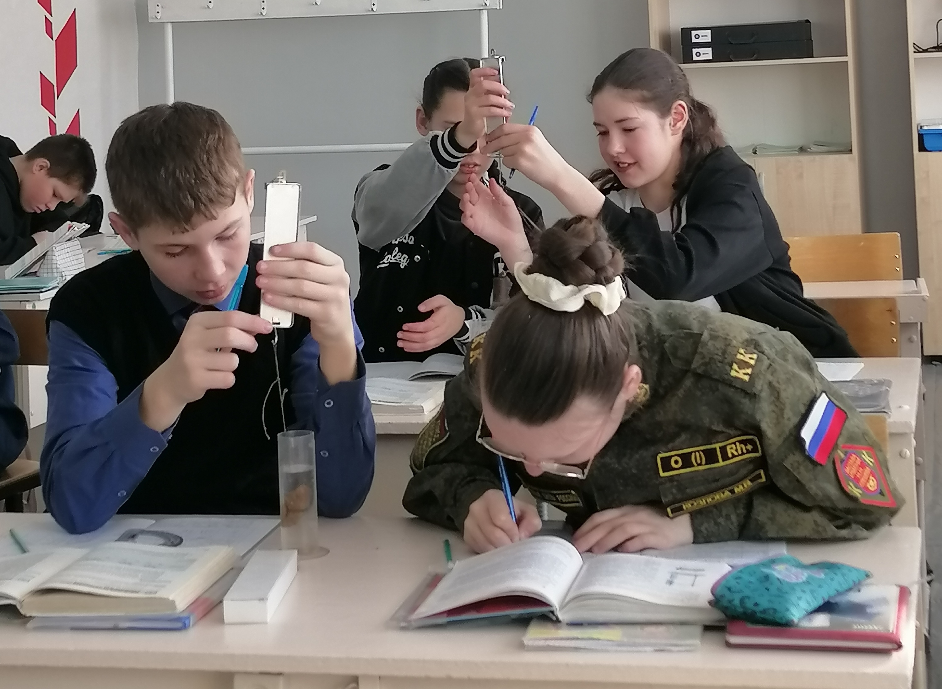 Лабораторная работа «Определение зависимости веса тела от погруженной в жидкость части тела».